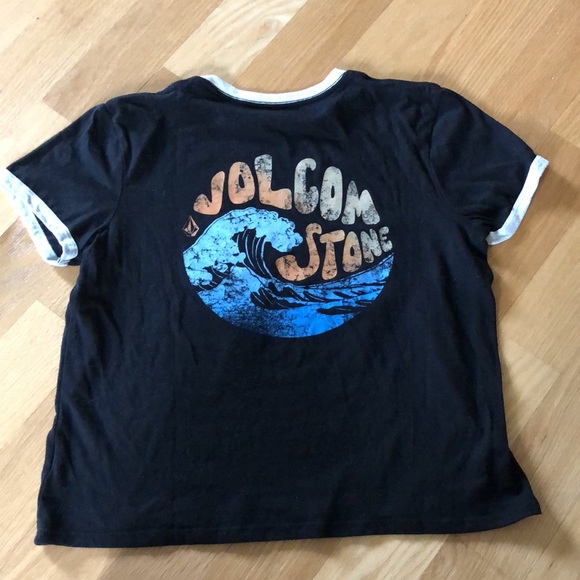 Volcom Stone size M. Black tee shirt with white trim. - Picture 2 of 5